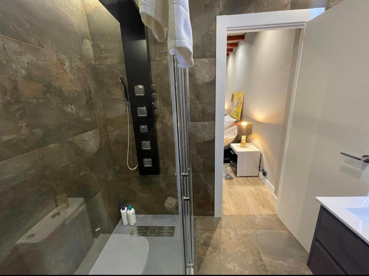 Habitación con cama extra doble más sofa cama apta hasta para 4 personas con baño privado San Vicente Raspeig Exterior foto