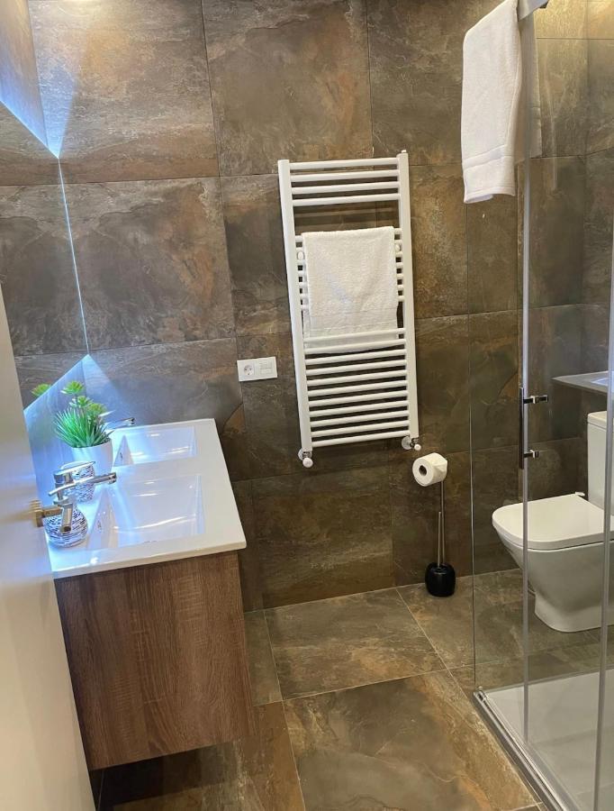 Habitación con cama extra doble más sofa cama apta hasta para 4 personas con baño privado San Vicente Raspeig Exterior foto