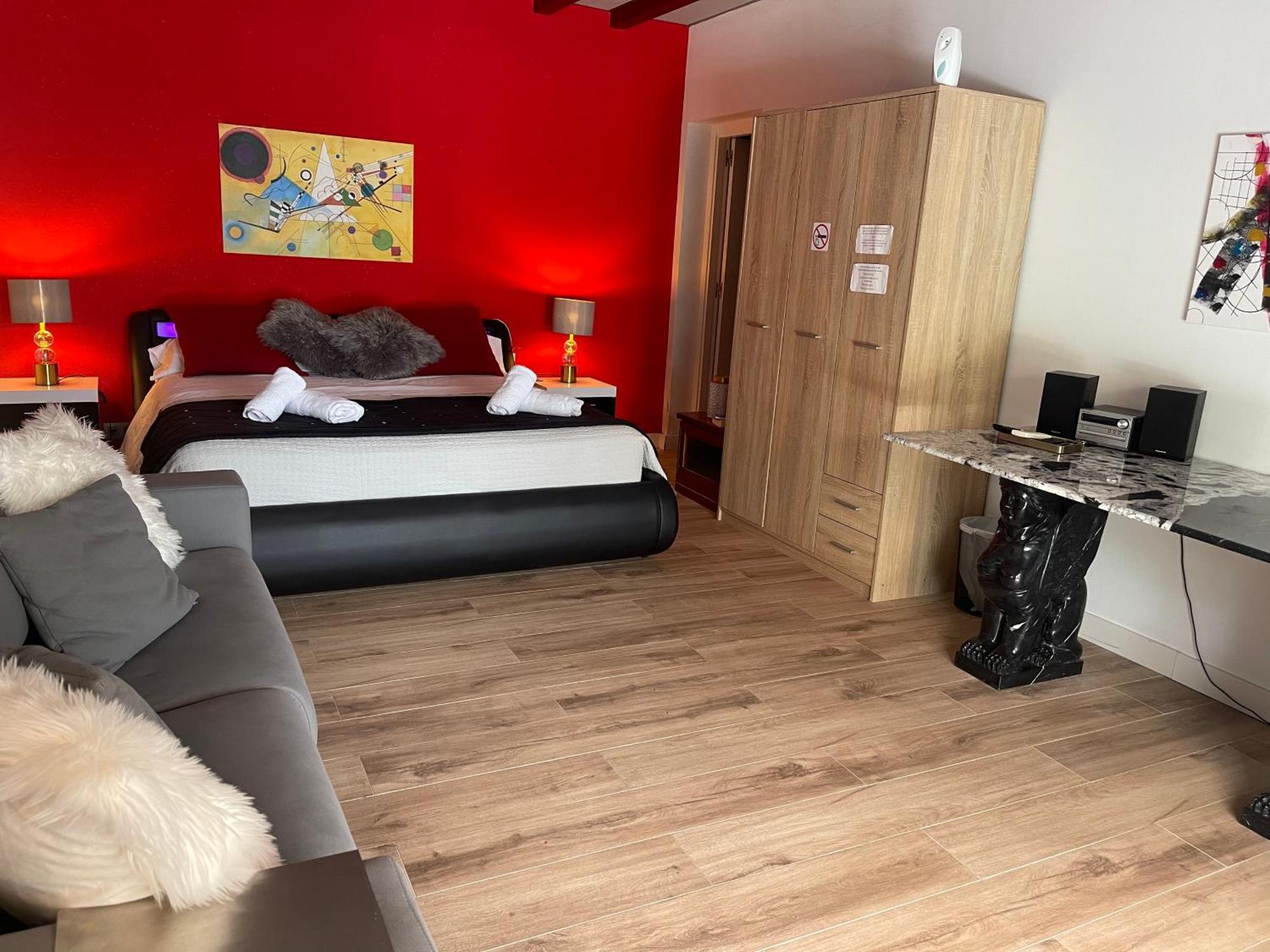 Habitación con cama extra doble más sofa cama apta hasta para 4 personas con baño privado San Vicente Raspeig Exterior foto